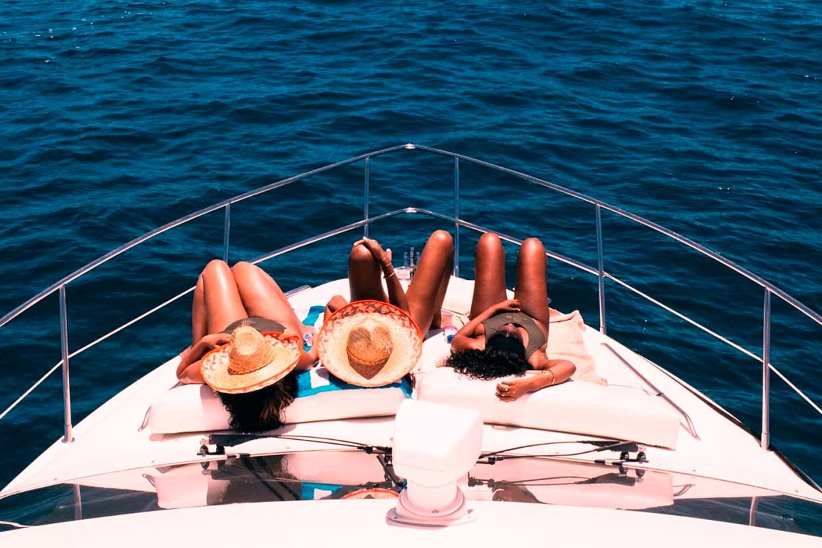 paseos-en-barco-en-acapulco-disfrutalo-en-excelente-compañia-de-tus-amigos
