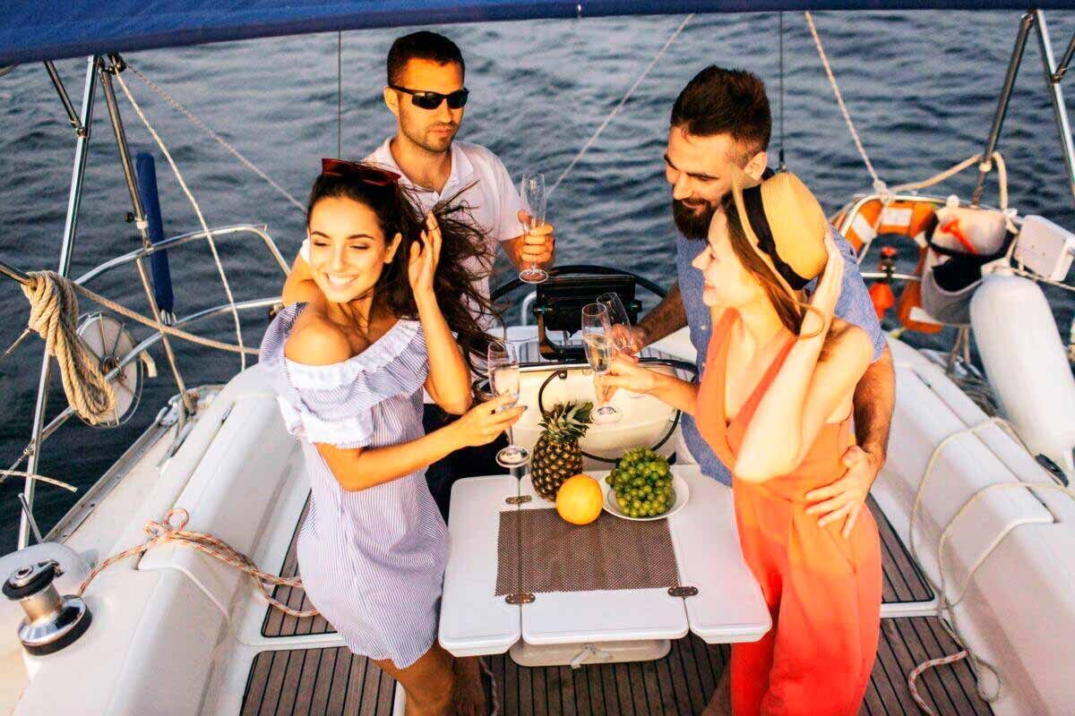 paseos-en-barco-en-cancún-disfruta-junto-a-tus-mejores-amigos