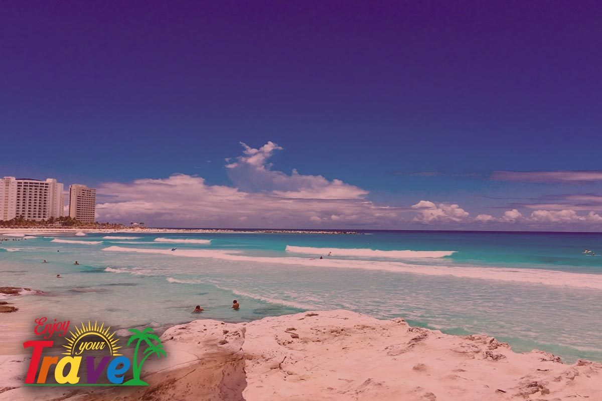 playa gaviotas surf en Cancún